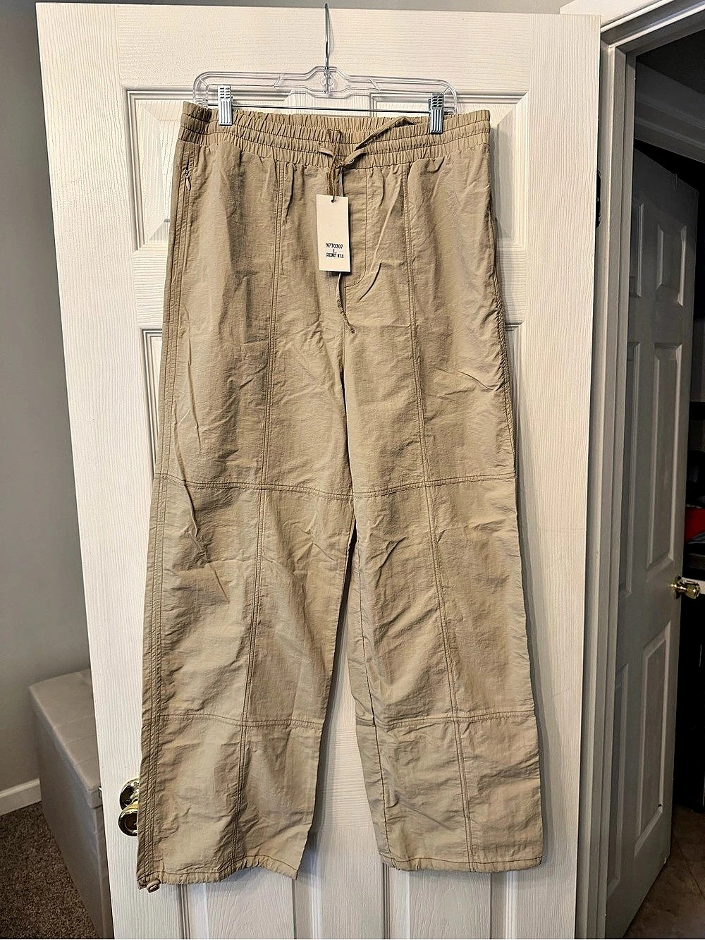NEW IN Straight Leg Pants in Beige Size Large NWT